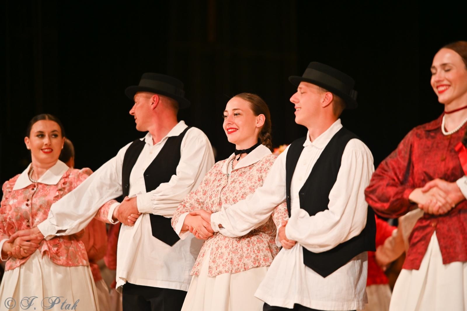 Zdjęcie w galerii na portalu naszraciborz.pl: Koncert w RCK zakończył XXIII Międzynarodowe Spotkania Artystyczne Śląsk – kraina wielu kultur wiadomości z regionu