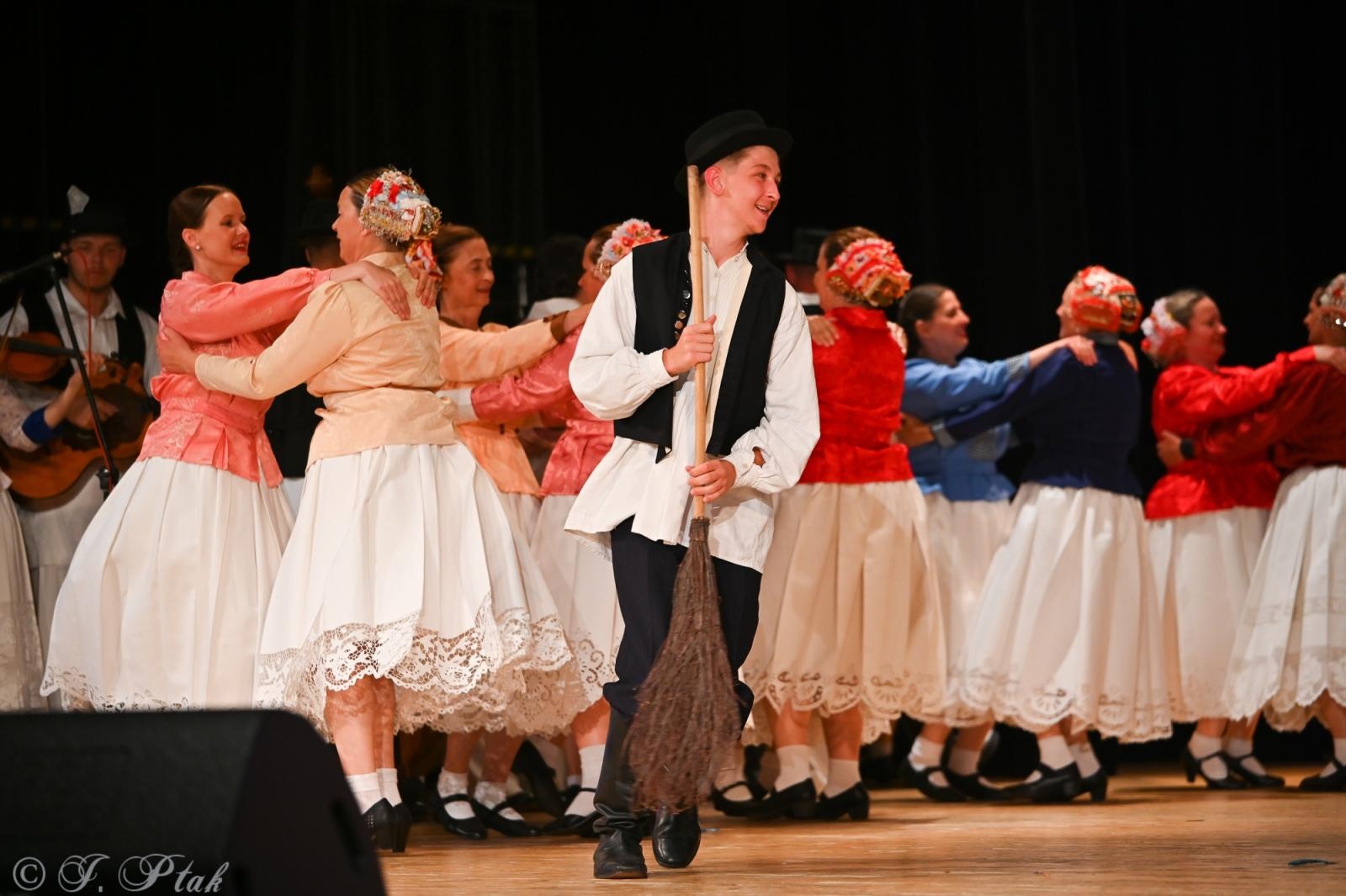 Zdjęcie w galerii na portalu naszraciborz.pl: Koncert w RCK zakończył XXIII Międzynarodowe Spotkania Artystyczne Śląsk – kraina wielu kultur wiadomości z regionu