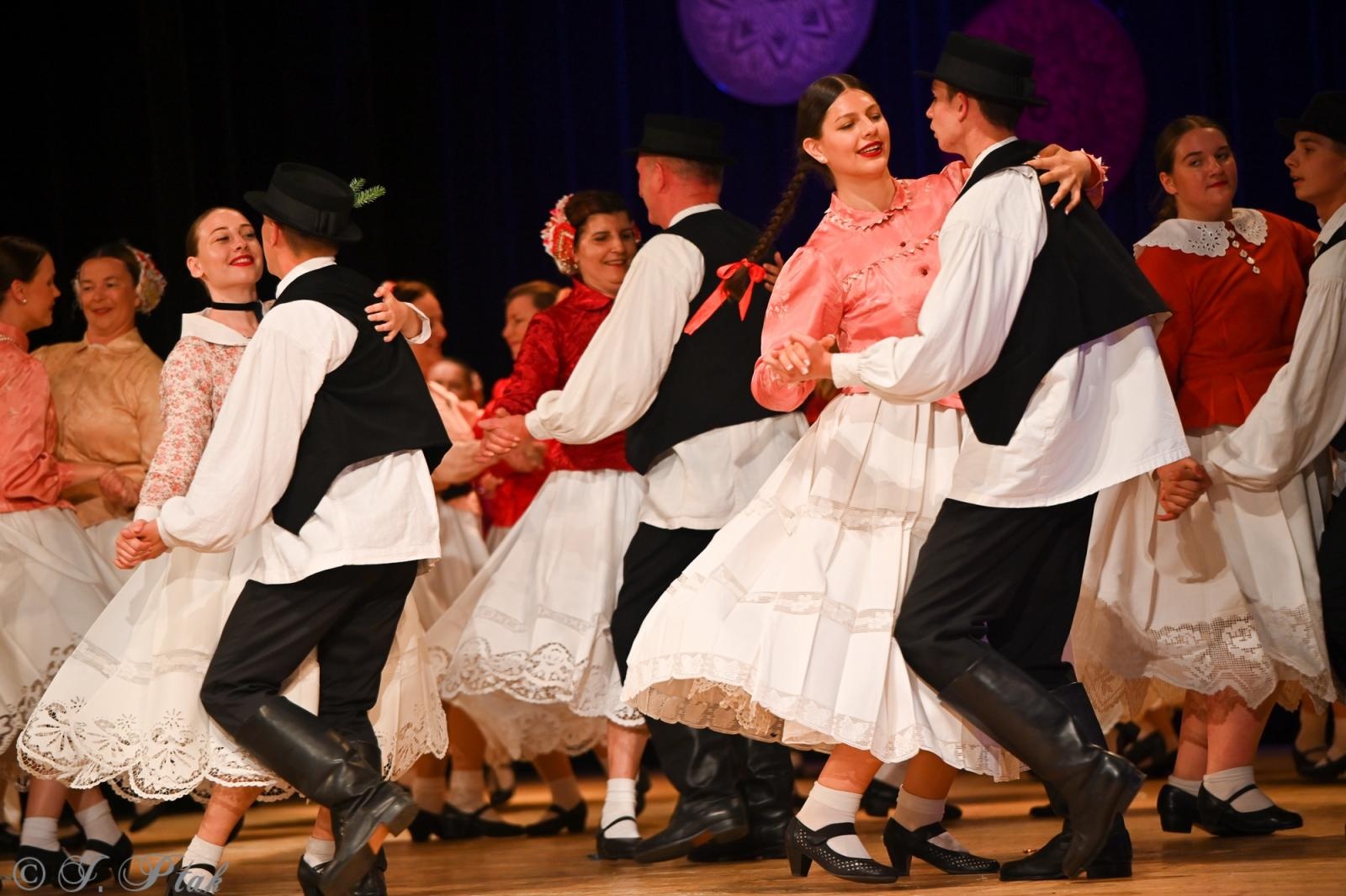 Zdjęcie w galerii na portalu naszraciborz.pl: Koncert w RCK zakończył XXIII Międzynarodowe Spotkania Artystyczne Śląsk – kraina wielu kultur wiadomości z regionu