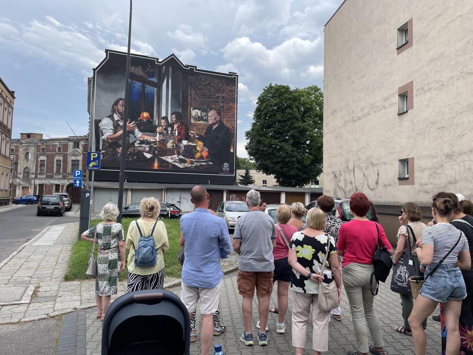 Zdjęcie w galerii na portalu naszraciborz.pl: Spacer śladami raciborskich murali wiadomości z regionu