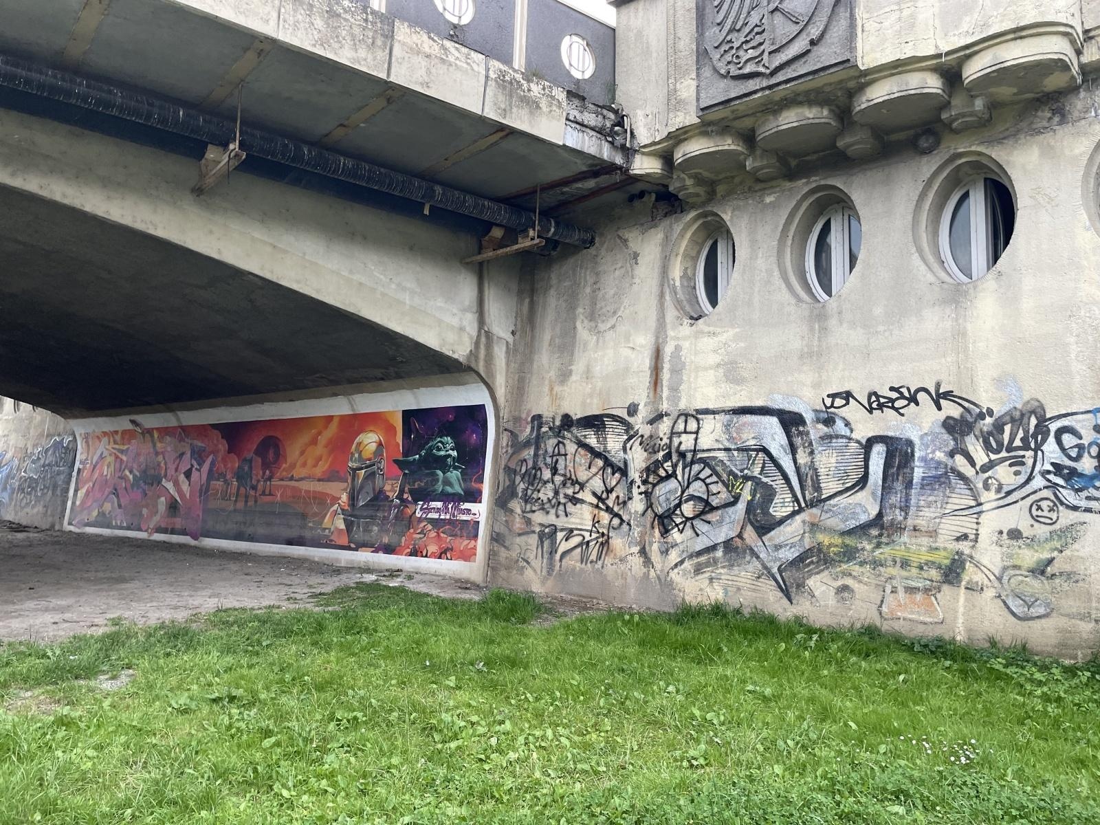 Zdjęcie w galerii na portalu naszraciborz.pl: Spacer śladami raciborskich murali wiadomości z regionu