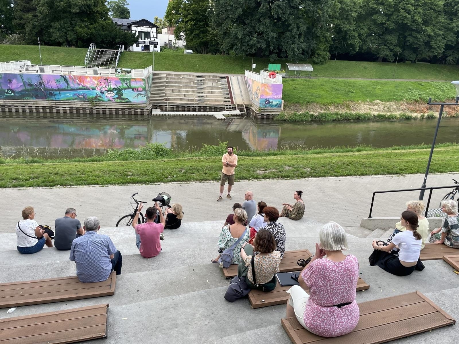 Zdjęcie w galerii na portalu naszraciborz.pl: Spacer śladami raciborskich murali wiadomości z regionu