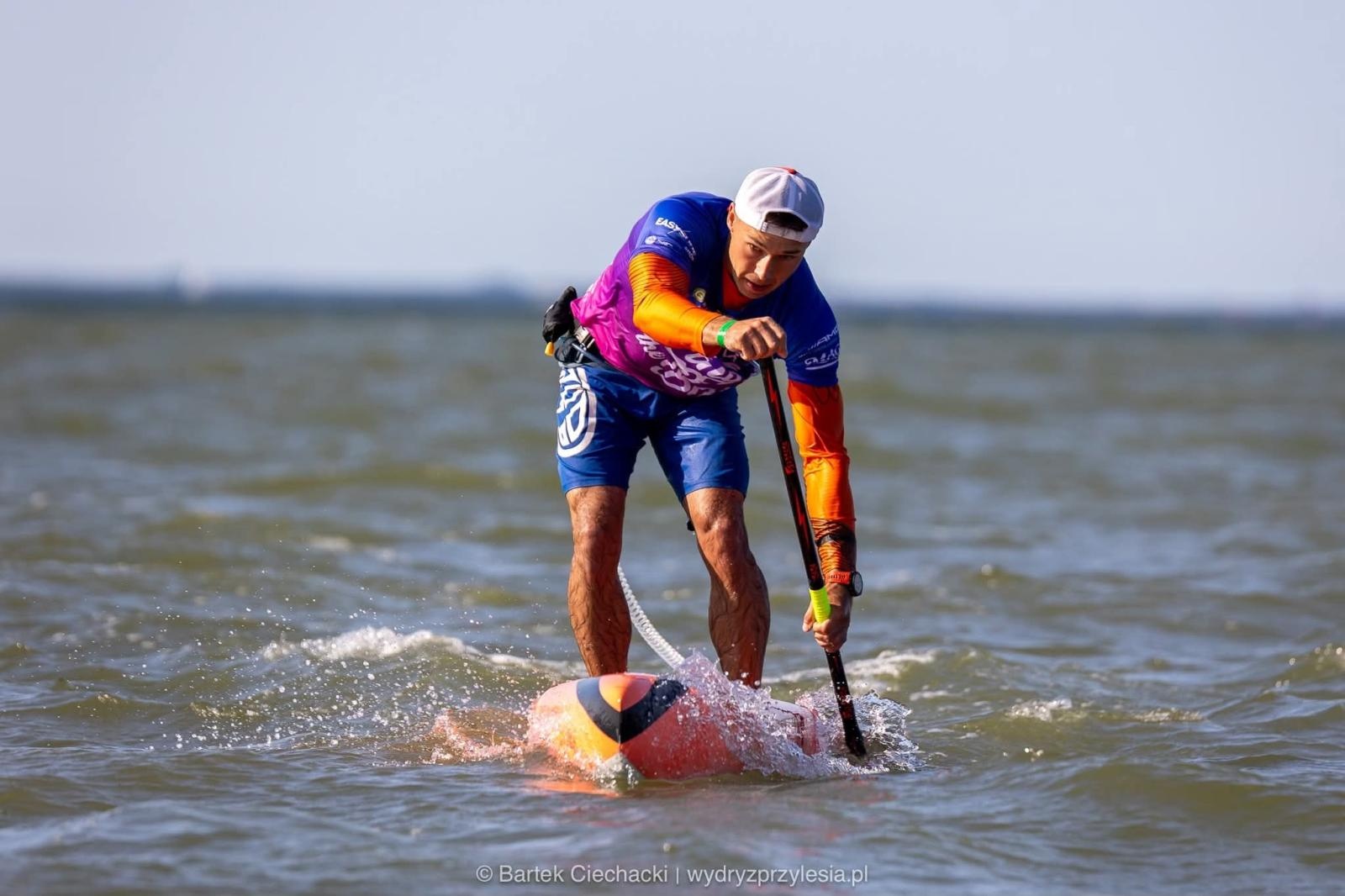 Zdjęcie w galerii na portalu naszraciborz.pl: KING OF THE BAY 2025 – raciborzanie podbijają Zatokę! Największy festiwal sportów wodnych w Polsce i Europie wiadomości z regionu