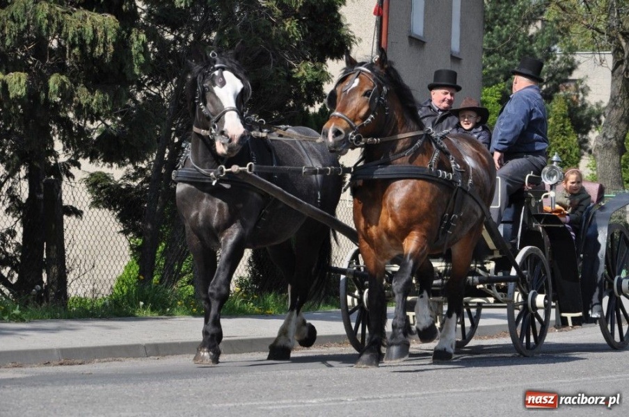 Zdjęcie w galerii na portalu naszraciborz.pl: Procesja ku czci świętego Floriana wiadomości z regionu