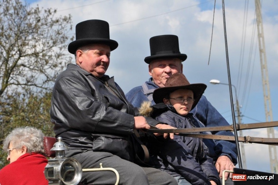 Zdjęcie w galerii na portalu naszraciborz.pl: Procesja ku czci świętego Floriana wiadomości z regionu