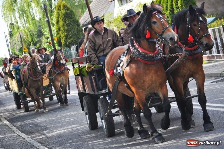Zdjęcie w galerii na portalu naszraciborz.pl: Procesja ku czci świętego Floriana wiadomości z regionu