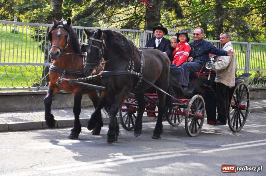 Zdjęcie w galerii na portalu naszraciborz.pl: Procesja ku czci świętego Floriana wiadomości z regionu