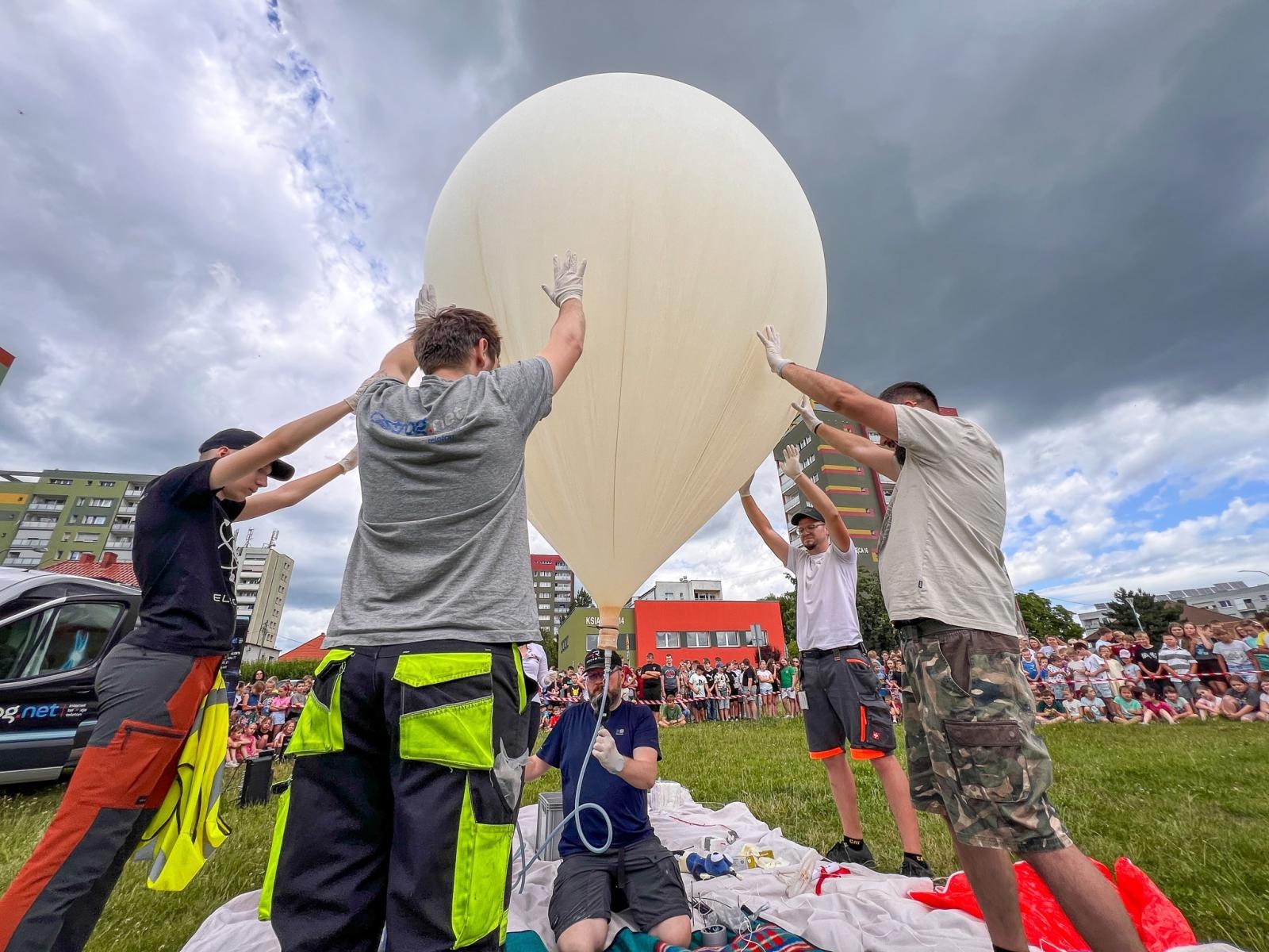 Zdjęcie w galerii na portalu naszraciborz.pl: Polak w kosmosie, balon z Ostroga w stratosferze [FOTO i WIDEO] wiadomości z regionu