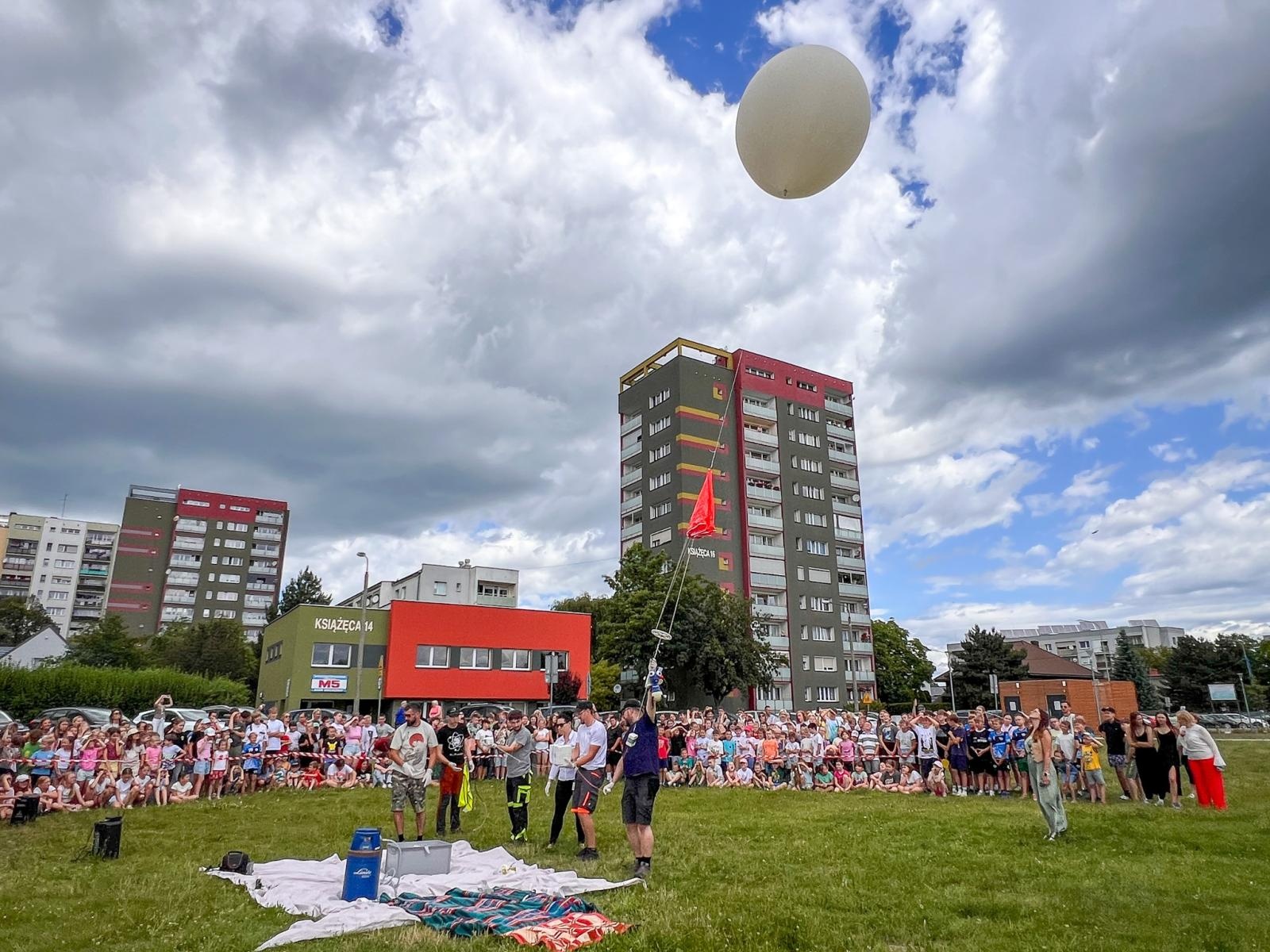 Zdjęcie w galerii na portalu naszraciborz.pl: Polak w kosmosie, balon z Ostroga w stratosferze [FOTO i WIDEO] wiadomości z regionu