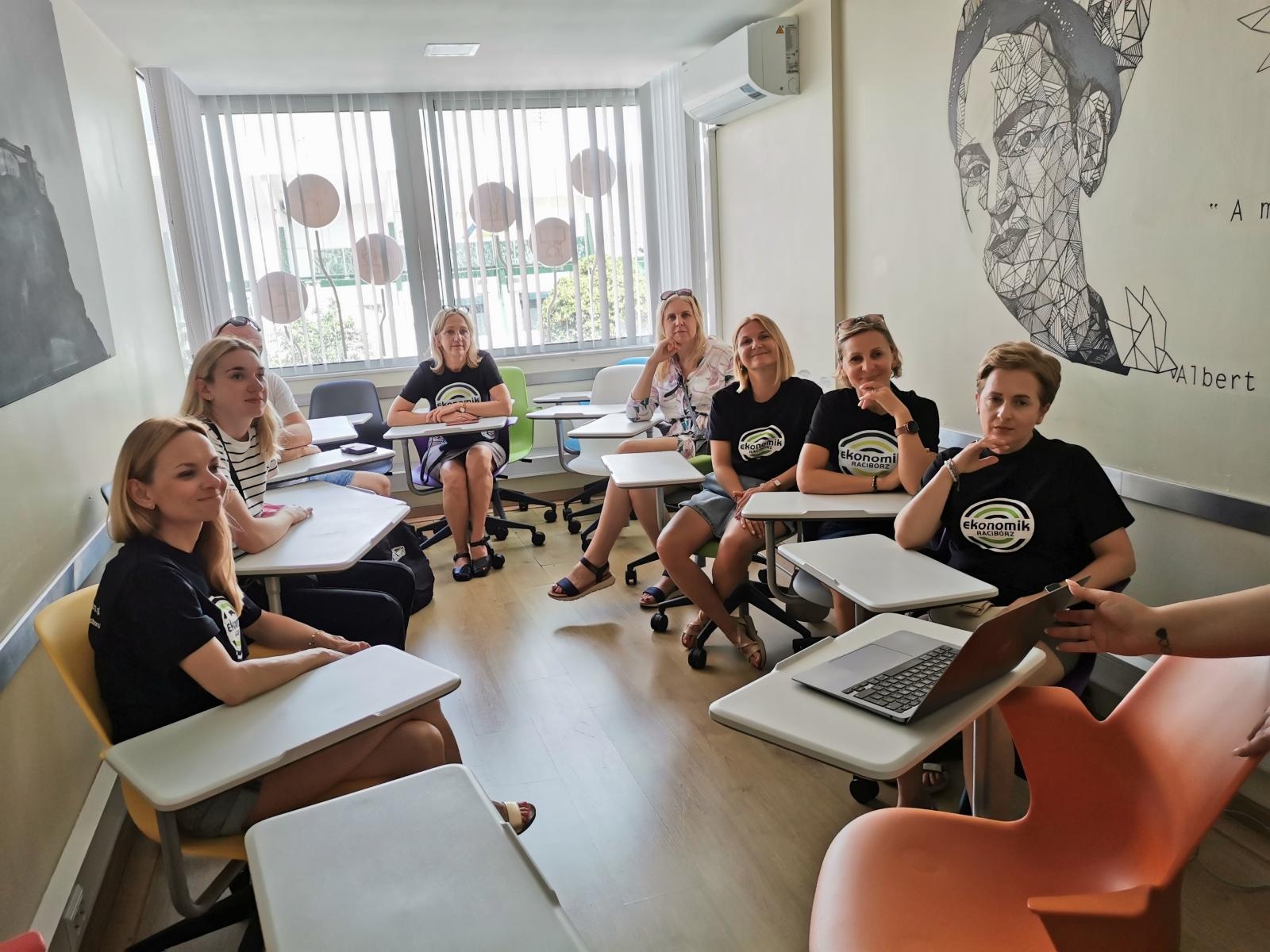 Zdjęcie w galerii na portalu naszraciborz.pl: Logistyka bez granic – nauczyciele Ekonomika po szkoleniu w Setúbalu wiadomości z regionu