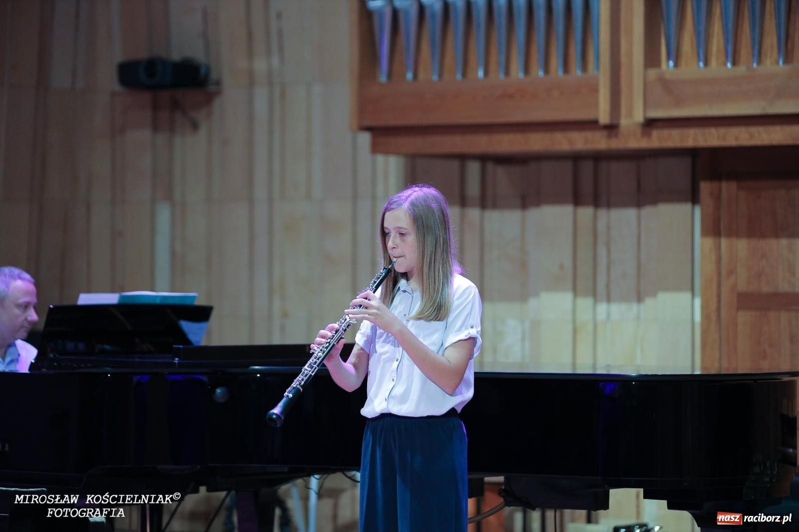 Zdjęcie w galerii na portalu naszraciborz.pl: Muzyczne pożegnanie absolwentów – koncert pełen wzruszeń i talentu wiadomości z regionu