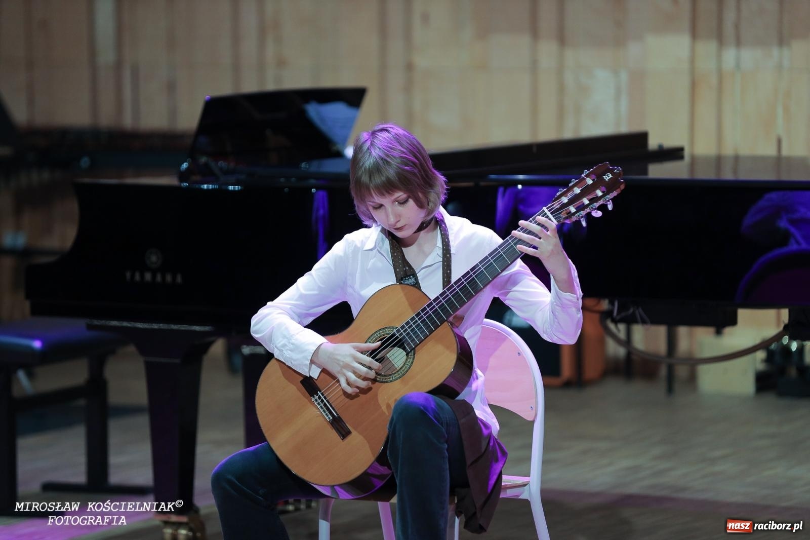 Zdjęcie w galerii na portalu naszraciborz.pl: Muzyczne pożegnanie absolwentów – koncert pełen wzruszeń i talentu wiadomości z regionu