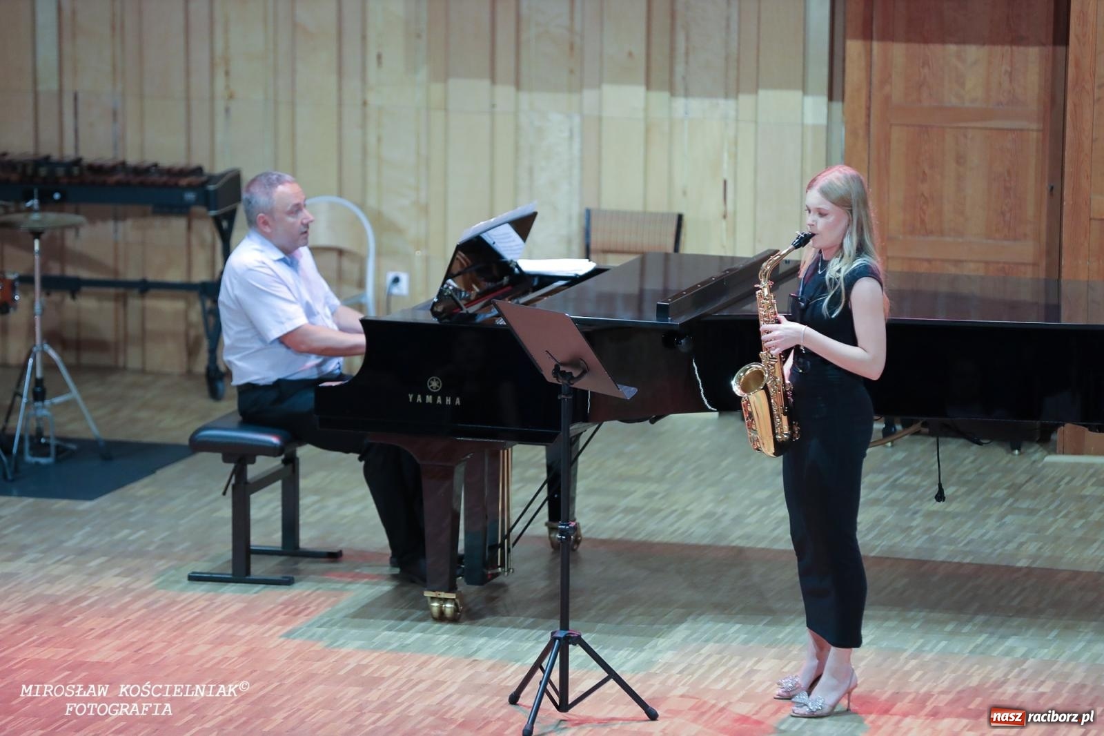 Zdjęcie w galerii na portalu naszraciborz.pl: Muzyczne pożegnanie absolwentów – koncert pełen wzruszeń i talentu wiadomości z regionu