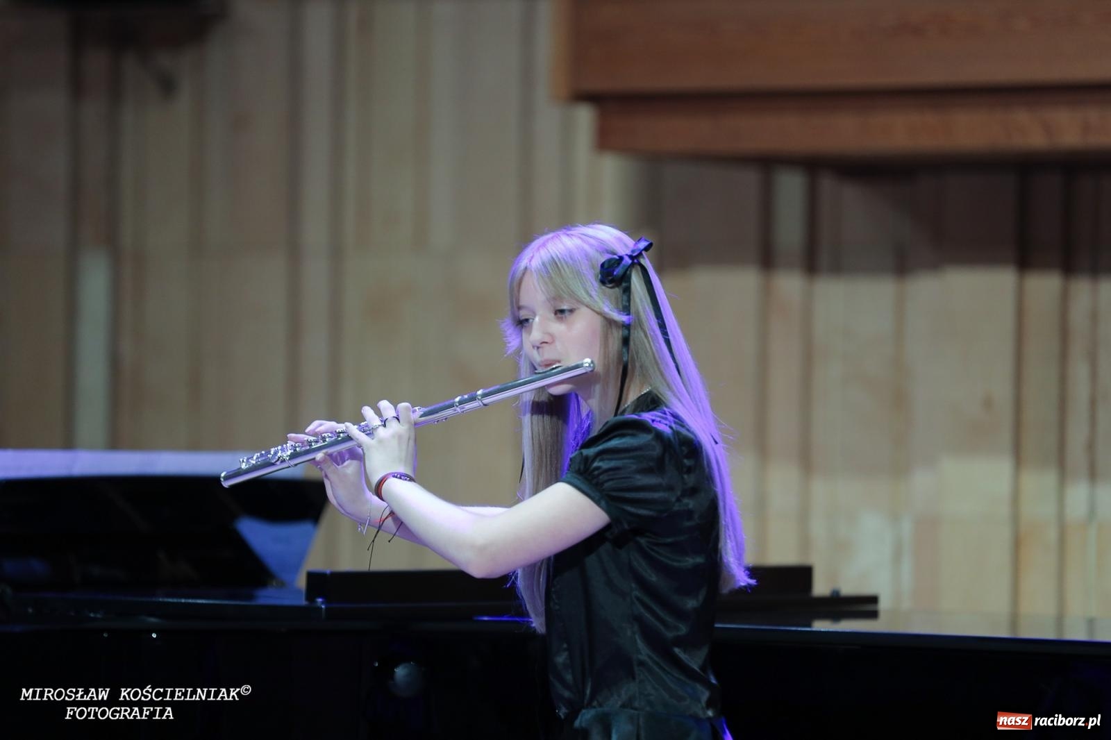 Zdjęcie w galerii na portalu naszraciborz.pl: Muzyczne pożegnanie absolwentów – koncert pełen wzruszeń i talentu wiadomości z regionu