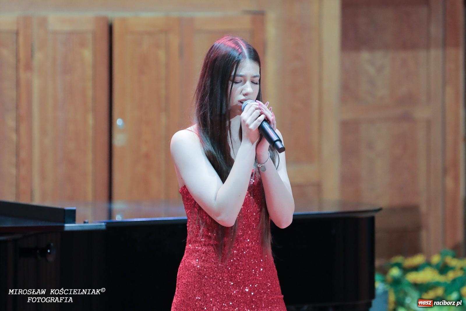 Zdjęcie w galerii na portalu naszraciborz.pl: Muzyczne pożegnanie absolwentów – koncert pełen wzruszeń i talentu wiadomości z regionu