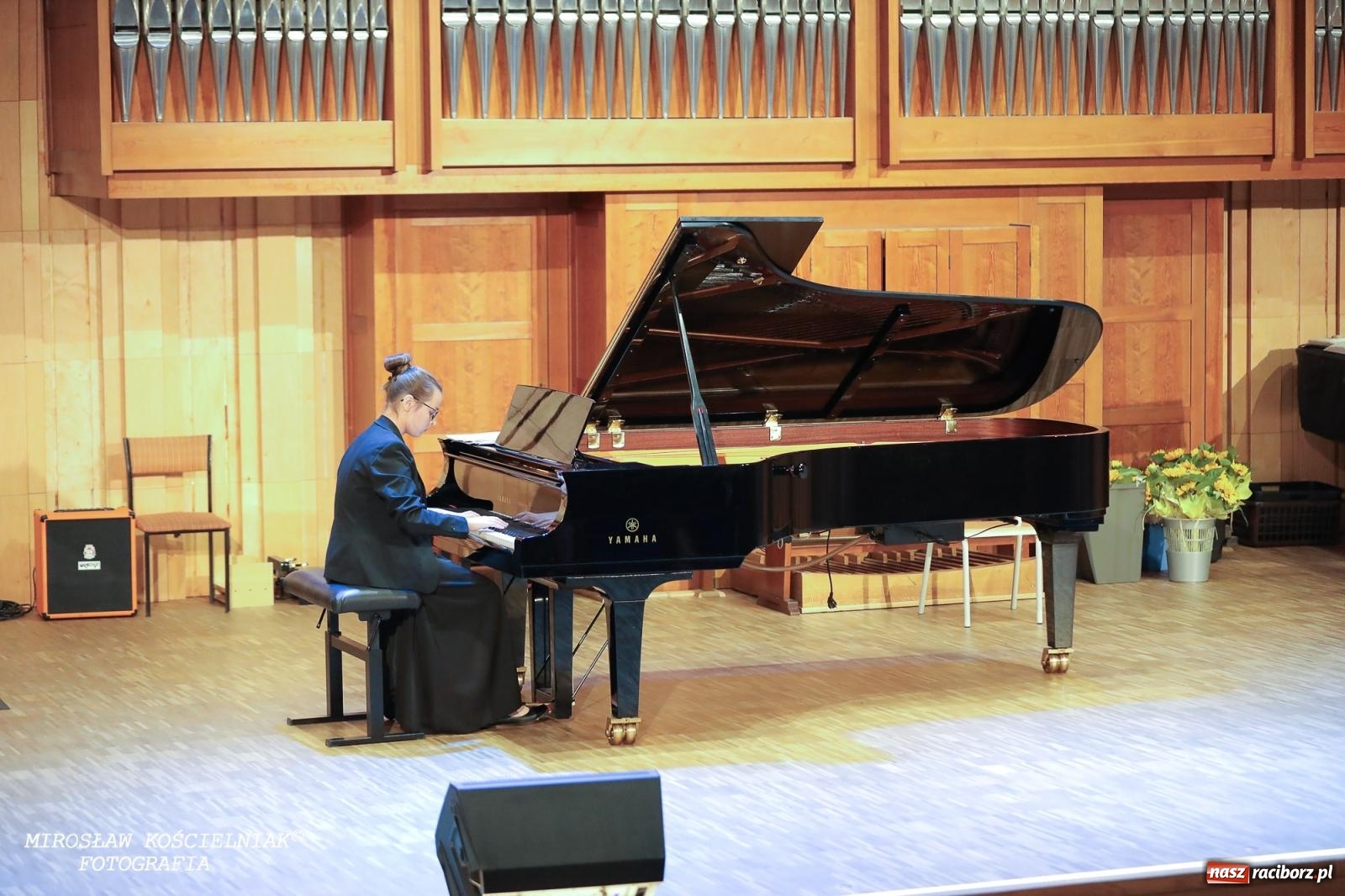 Zdjęcie w galerii na portalu naszraciborz.pl: Muzyczne pożegnanie absolwentów – koncert pełen wzruszeń i talentu wiadomości z regionu