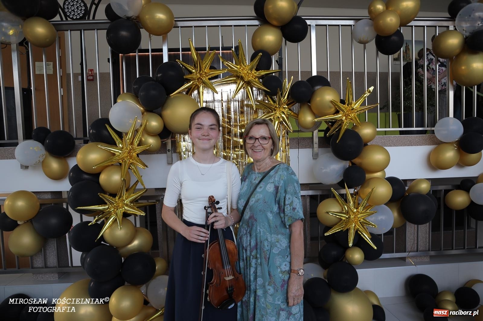 Zdjęcie w galerii na portalu naszraciborz.pl: Muzyczne pożegnanie absolwentów – koncert pełen wzruszeń i talentu wiadomości z regionu