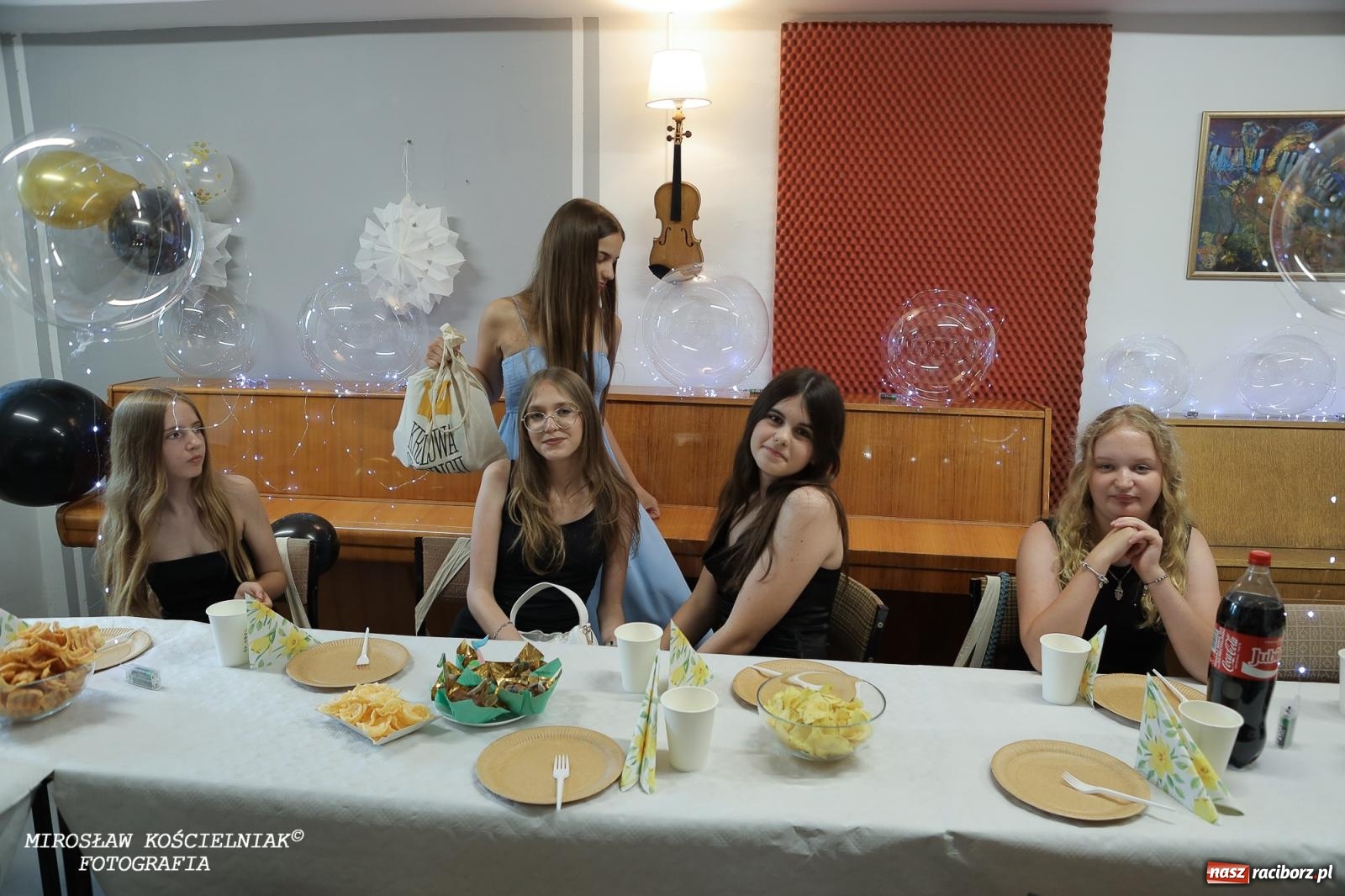 Zdjęcie w galerii na portalu naszraciborz.pl: Muzyczne pożegnanie absolwentów – koncert pełen wzruszeń i talentu wiadomości z regionu