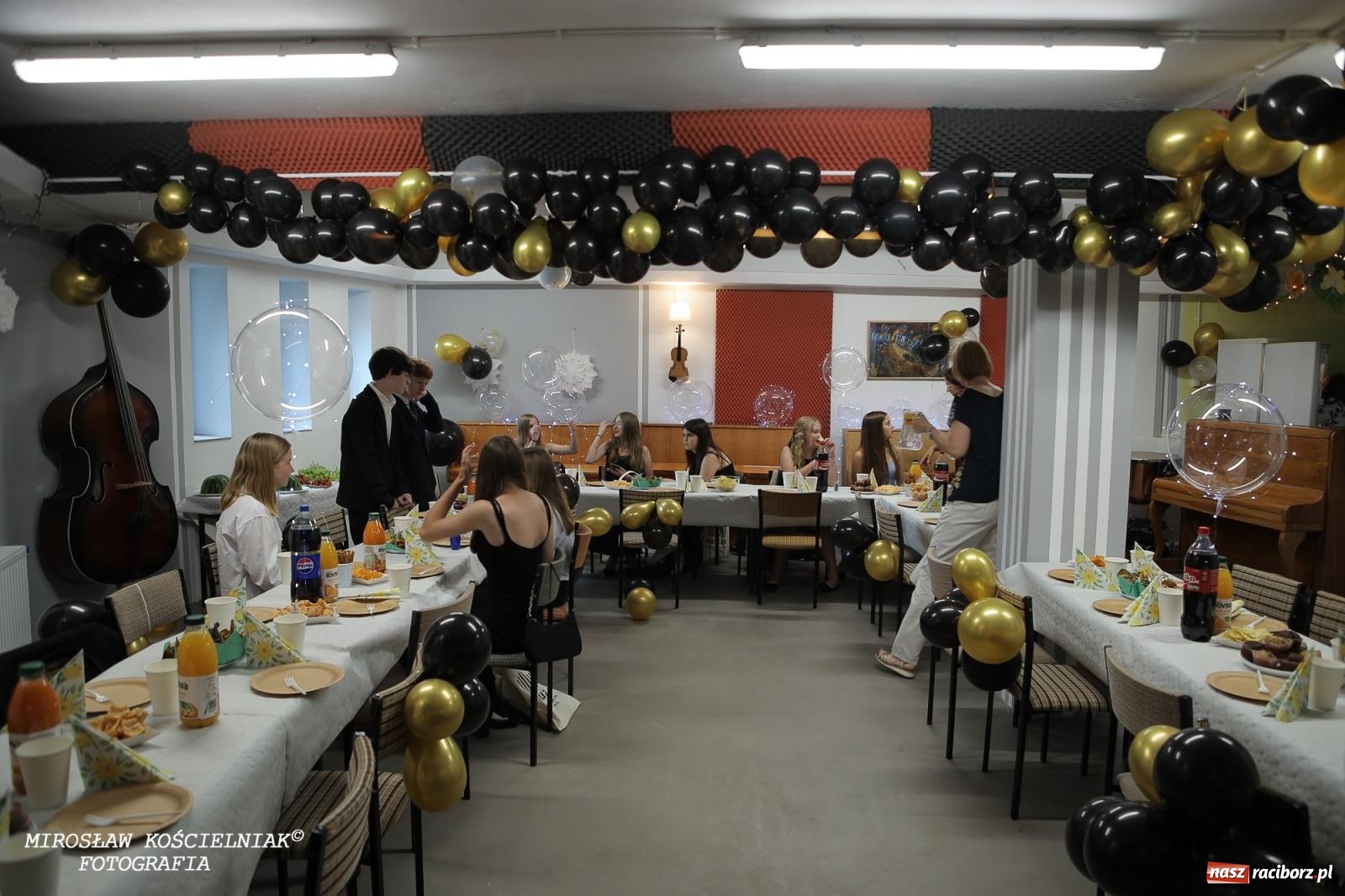 Zdjęcie w galerii na portalu naszraciborz.pl: Muzyczne pożegnanie absolwentów – koncert pełen wzruszeń i talentu wiadomości z regionu