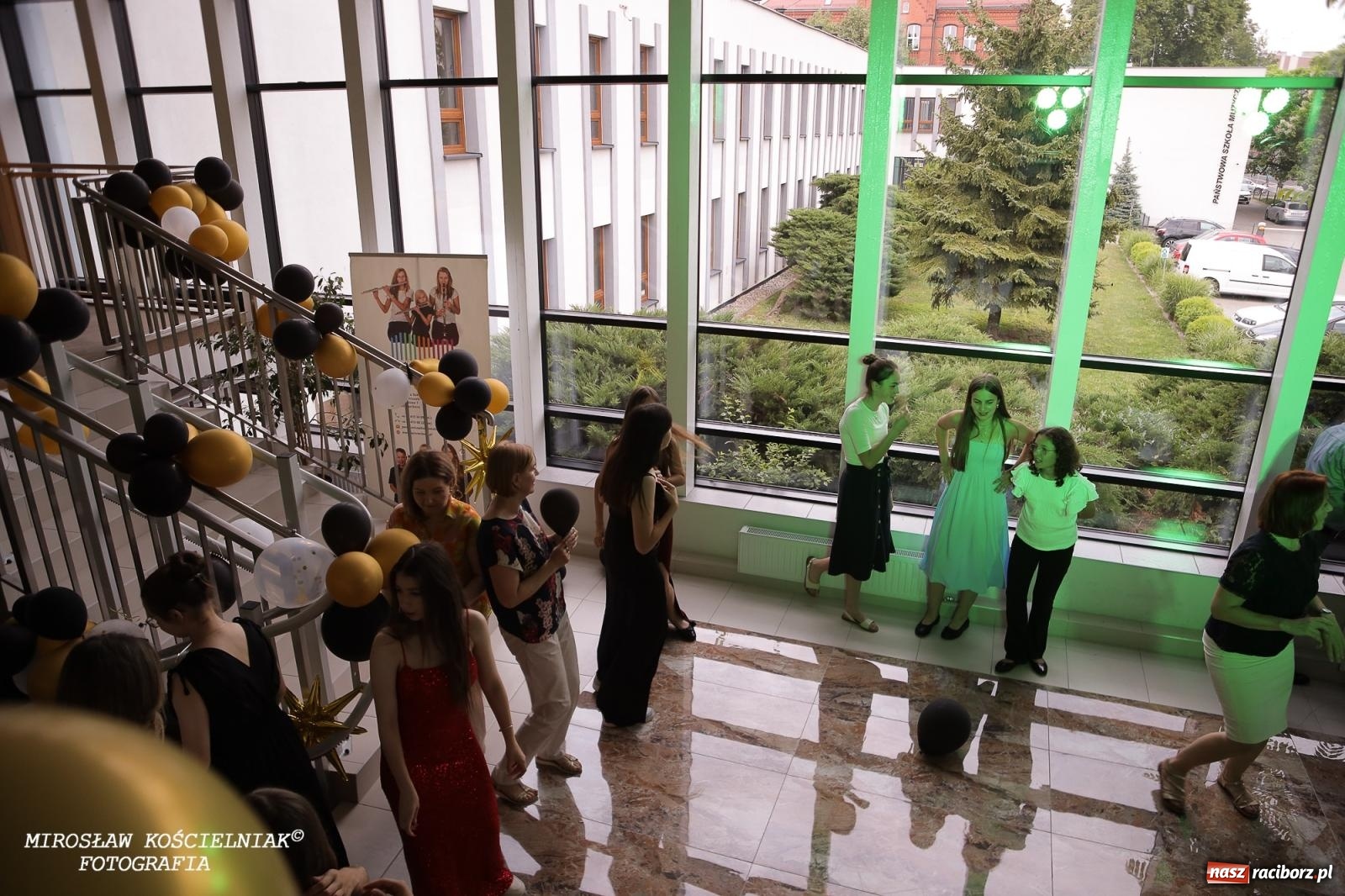 Zdjęcie w galerii na portalu naszraciborz.pl: Muzyczne pożegnanie absolwentów – koncert pełen wzruszeń i talentu wiadomości z regionu