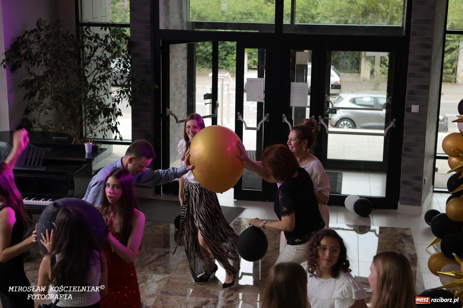 Zdjęcie w galerii na portalu naszraciborz.pl: Muzyczne pożegnanie absolwentów – koncert pełen wzruszeń i talentu wiadomości z regionu