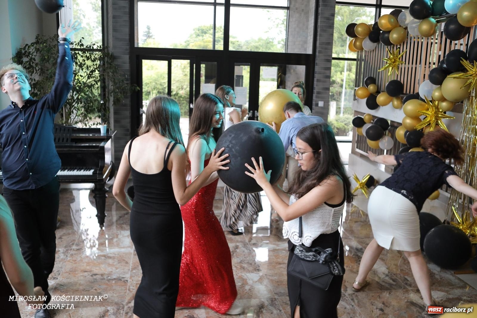 Zdjęcie w galerii na portalu naszraciborz.pl: Muzyczne pożegnanie absolwentów – koncert pełen wzruszeń i talentu wiadomości z regionu