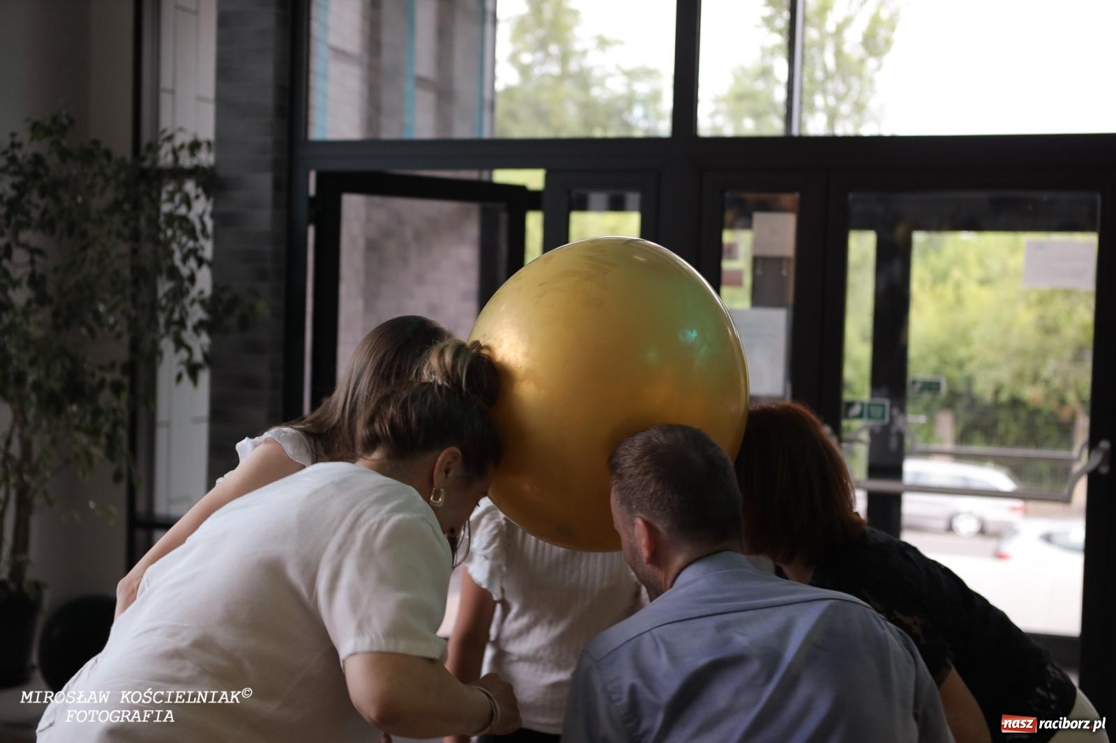 Zdjęcie w galerii na portalu naszraciborz.pl: Muzyczne pożegnanie absolwentów – koncert pełen wzruszeń i talentu wiadomości z regionu