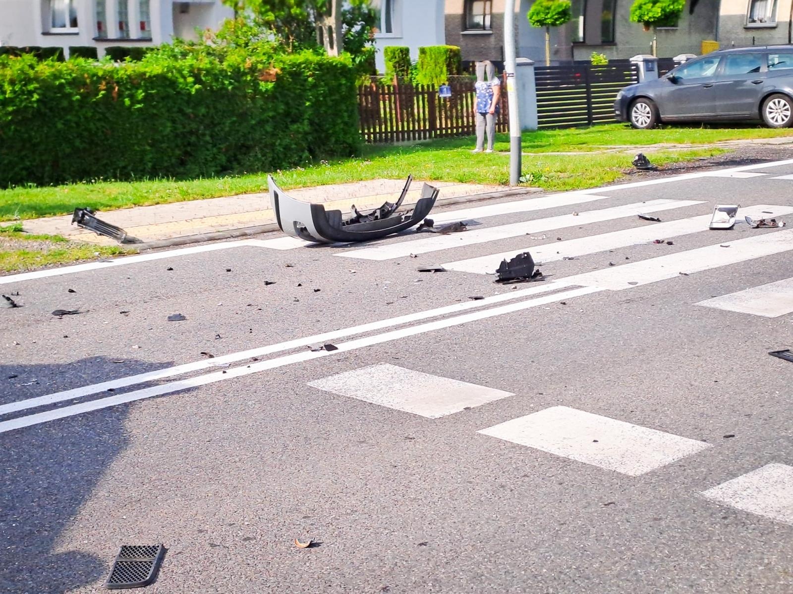 Zdjęcie w galerii na portalu naszraciborz.pl: Niebezpieczne zderzenie w Tworkowie, gazowy wyciek w Raciborzu i zaskroniec w Kornowacu – strażacki bilans dnia wiadomości z regionu