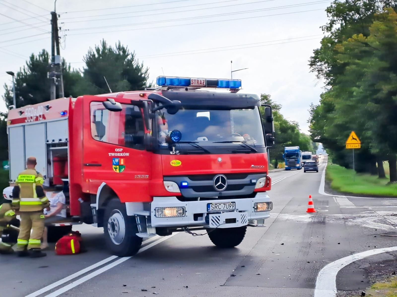 Zdjęcie w galerii na portalu naszraciborz.pl: Niebezpieczne zderzenie w Tworkowie, gazowy wyciek w Raciborzu i zaskroniec w Kornowacu – strażacki bilans dnia wiadomości z regionu