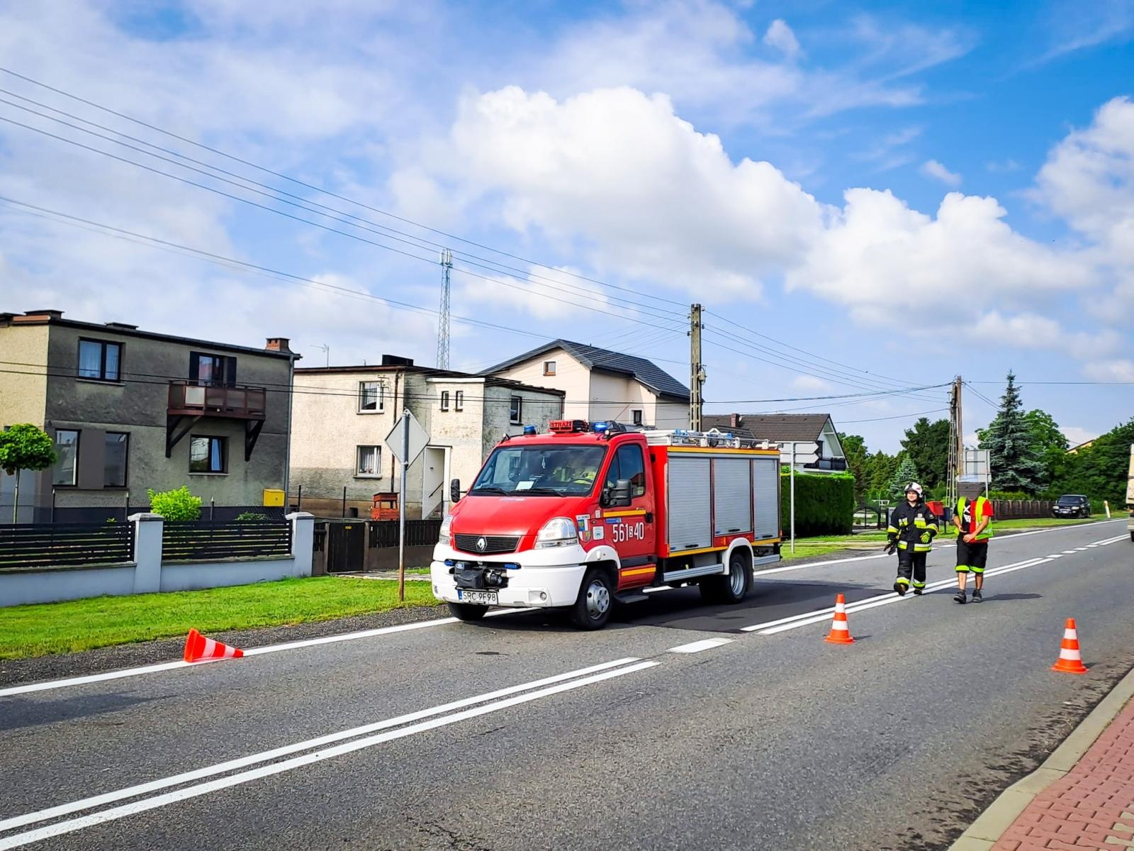 Zdjęcie w galerii na portalu naszraciborz.pl: Niebezpieczne zderzenie w Tworkowie, gazowy wyciek w Raciborzu i zaskroniec w Kornowacu – strażacki bilans dnia wiadomości z regionu