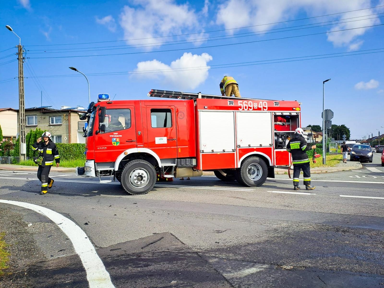Zdjęcie w galerii na portalu naszraciborz.pl: Niebezpieczne zderzenie w Tworkowie, gazowy wyciek w Raciborzu i zaskroniec w Kornowacu – strażacki bilans dnia wiadomości z regionu