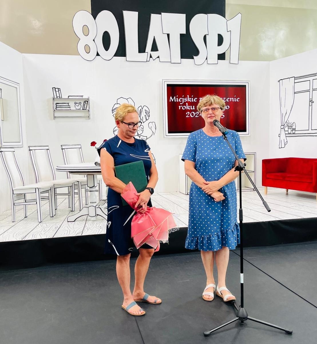 Zdjęcie w galerii na portalu naszraciborz.pl: Dobra szkoła się nie starzeje, tylko dojrzewa. 80-lecie SP 1 na Ostrogu i miejskie zakończenie roku szkolnego wiadomości z regionu