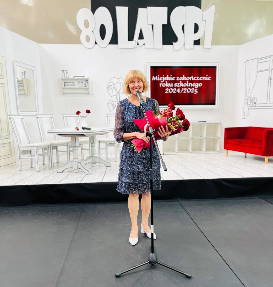 Zdjęcie w galerii na portalu naszraciborz.pl: Dobra szkoła się nie starzeje, tylko dojrzewa. 80-lecie SP 1 na Ostrogu i miejskie zakończenie roku szkolnego wiadomości z regionu