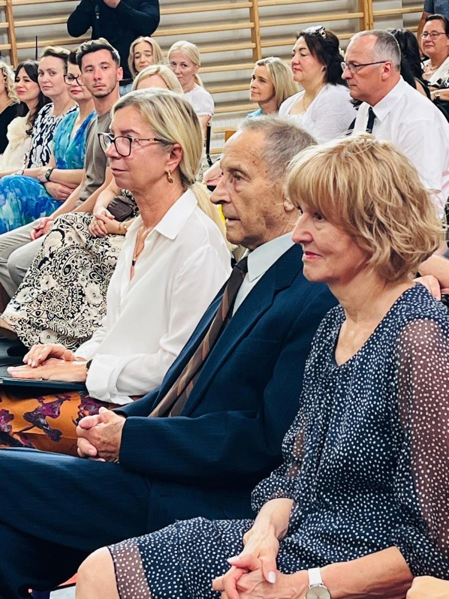 Zdjęcie w galerii na portalu naszraciborz.pl: Dobra szkoła się nie starzeje, tylko dojrzewa. 80-lecie SP 1 na Ostrogu i miejskie zakończenie roku szkolnego wiadomości z regionu