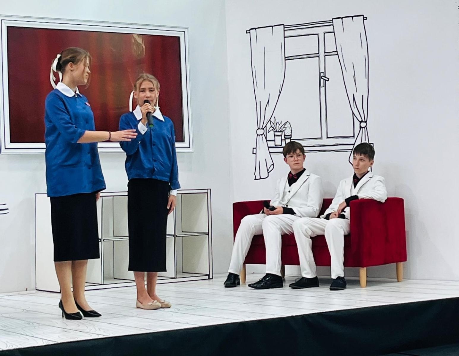 Zdjęcie w galerii na portalu naszraciborz.pl: Dobra szkoła się nie starzeje, tylko dojrzewa. 80-lecie SP 1 na Ostrogu i miejskie zakończenie roku szkolnego wiadomości z regionu