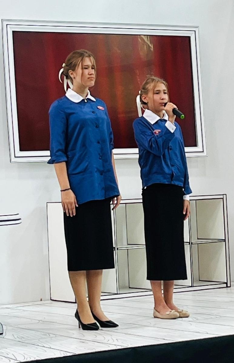 Zdjęcie w galerii na portalu naszraciborz.pl: Dobra szkoła się nie starzeje, tylko dojrzewa. 80-lecie SP 1 na Ostrogu i miejskie zakończenie roku szkolnego wiadomości z regionu