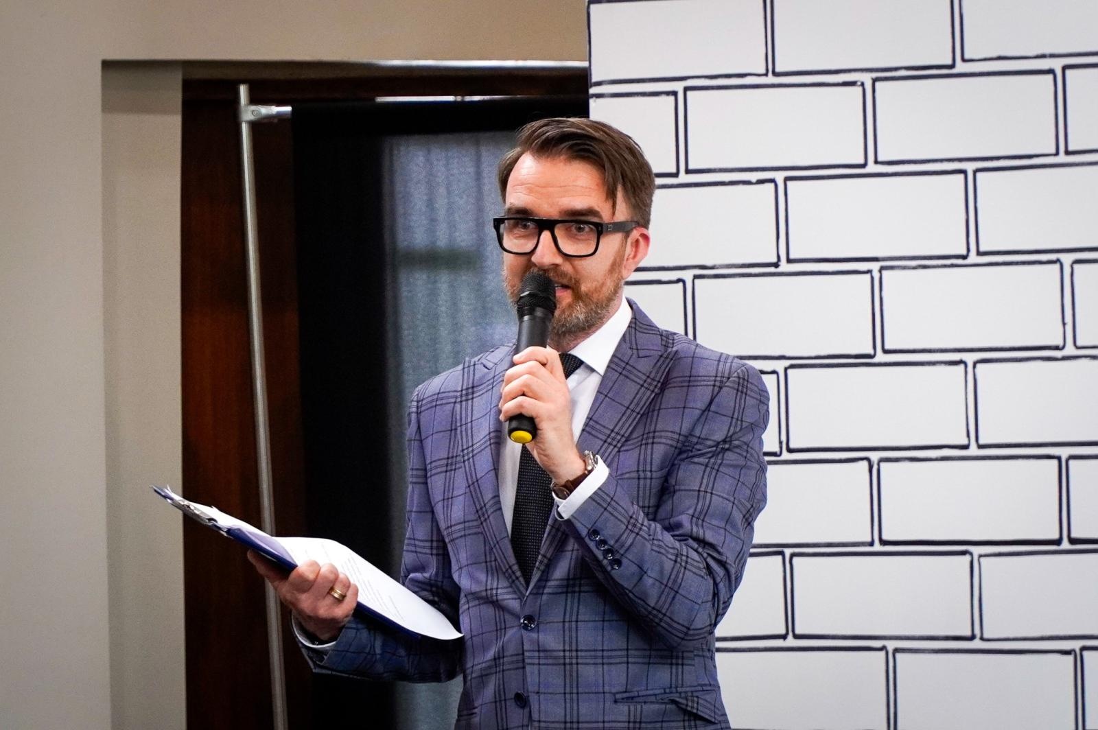 Zdjęcie w galerii na portalu naszraciborz.pl: Dobra szkoła się nie starzeje, tylko dojrzewa. 80-lecie SP 1 na Ostrogu i miejskie zakończenie roku szkolnego wiadomości z regionu