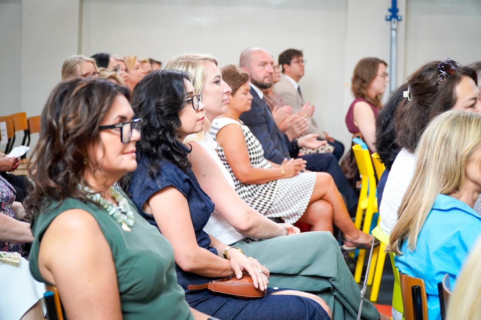 Zdjęcie w galerii na portalu naszraciborz.pl: Dobra szkoła się nie starzeje, tylko dojrzewa. 80-lecie SP 1 na Ostrogu i miejskie zakończenie roku szkolnego wiadomości z regionu