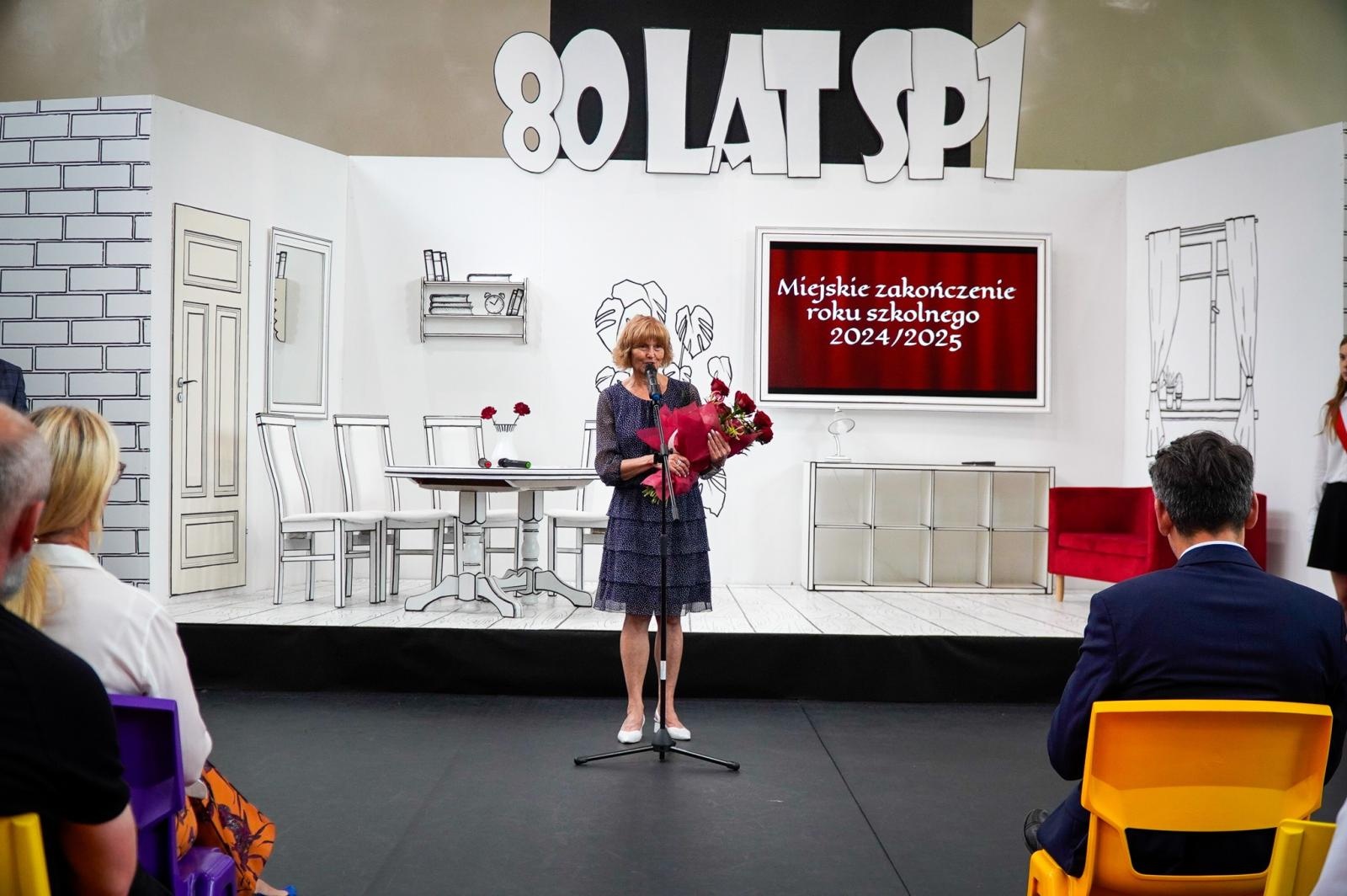 Zdjęcie w galerii na portalu naszraciborz.pl: Dobra szkoła się nie starzeje, tylko dojrzewa. 80-lecie SP 1 na Ostrogu i miejskie zakończenie roku szkolnego wiadomości z regionu