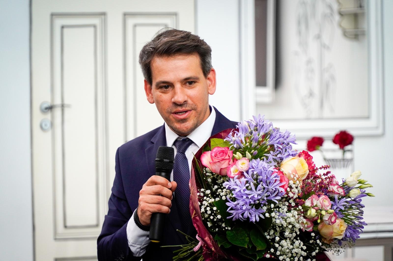 Zdjęcie w galerii na portalu naszraciborz.pl: Dobra szkoła się nie starzeje, tylko dojrzewa. 80-lecie SP 1 na Ostrogu i miejskie zakończenie roku szkolnego wiadomości z regionu