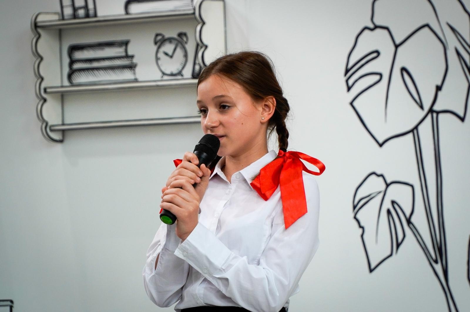 Zdjęcie w galerii na portalu naszraciborz.pl: Dobra szkoła się nie starzeje, tylko dojrzewa. 80-lecie SP 1 na Ostrogu i miejskie zakończenie roku szkolnego wiadomości z regionu