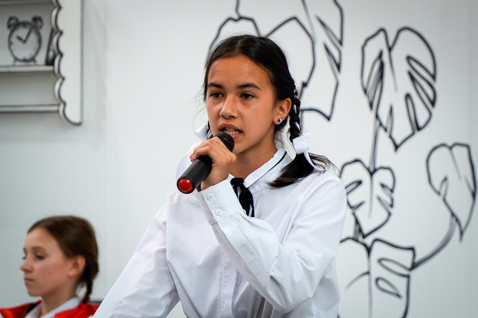 Zdjęcie w galerii na portalu naszraciborz.pl: Dobra szkoła się nie starzeje, tylko dojrzewa. 80-lecie SP 1 na Ostrogu i miejskie zakończenie roku szkolnego wiadomości z regionu