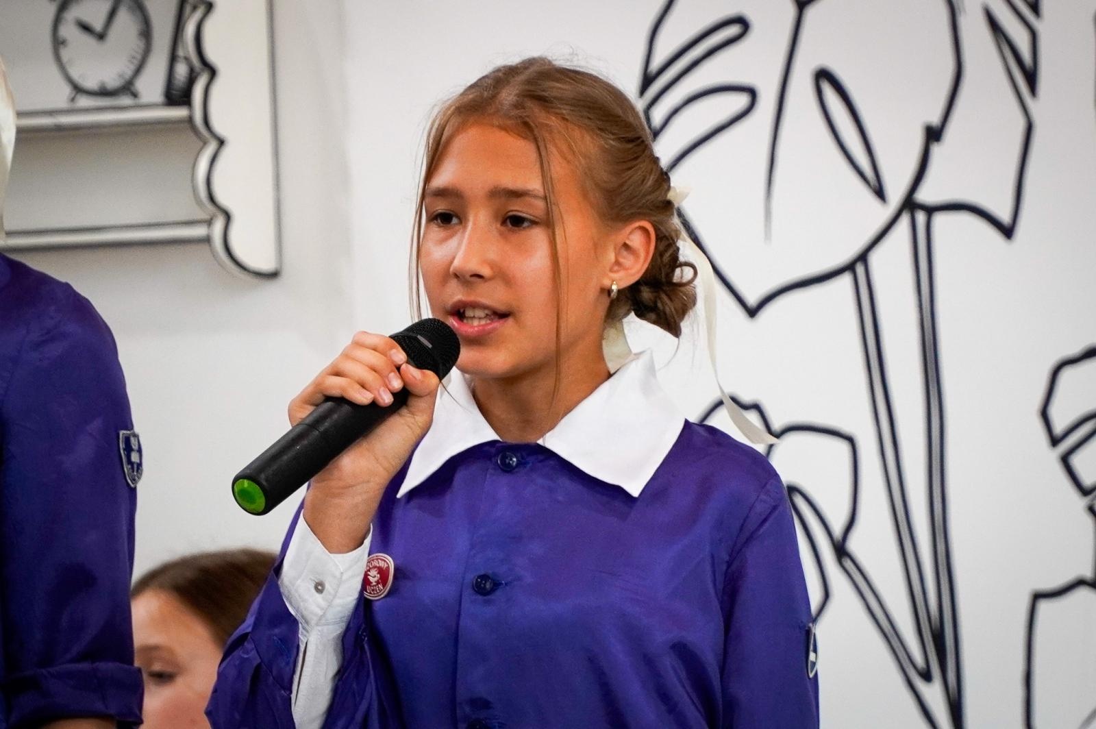 Zdjęcie w galerii na portalu naszraciborz.pl: Dobra szkoła się nie starzeje, tylko dojrzewa. 80-lecie SP 1 na Ostrogu i miejskie zakończenie roku szkolnego wiadomości z regionu