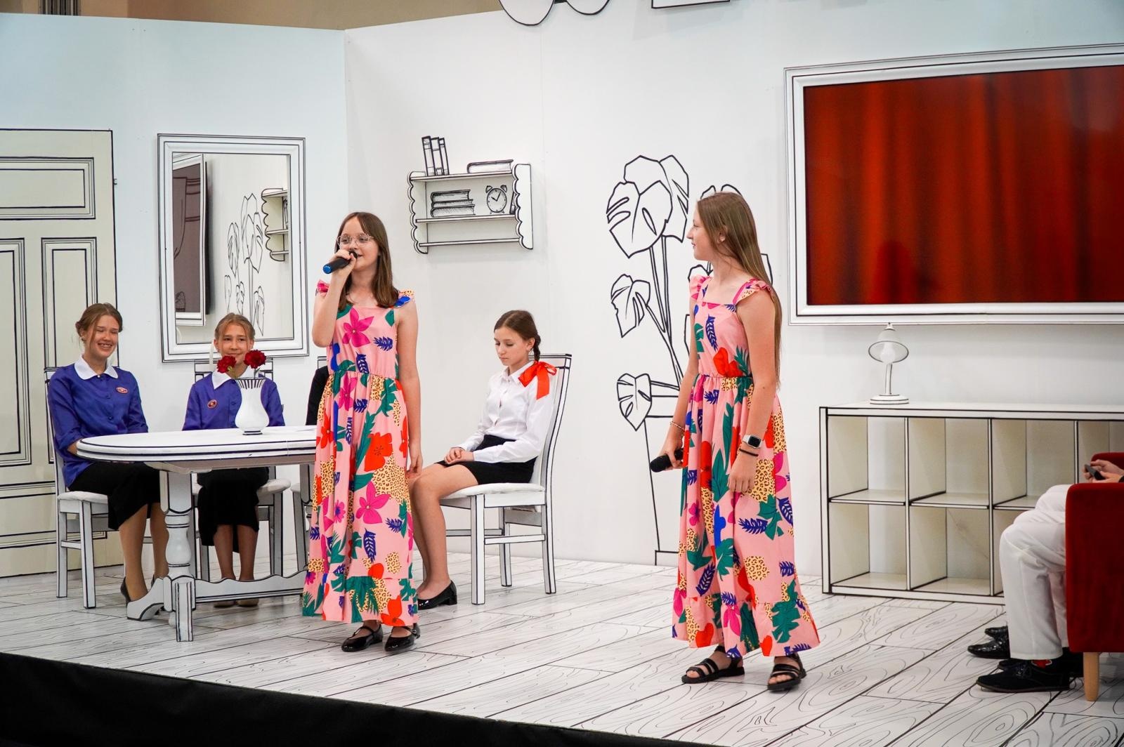 Zdjęcie w galerii na portalu naszraciborz.pl: Dobra szkoła się nie starzeje, tylko dojrzewa. 80-lecie SP 1 na Ostrogu i miejskie zakończenie roku szkolnego wiadomości z regionu