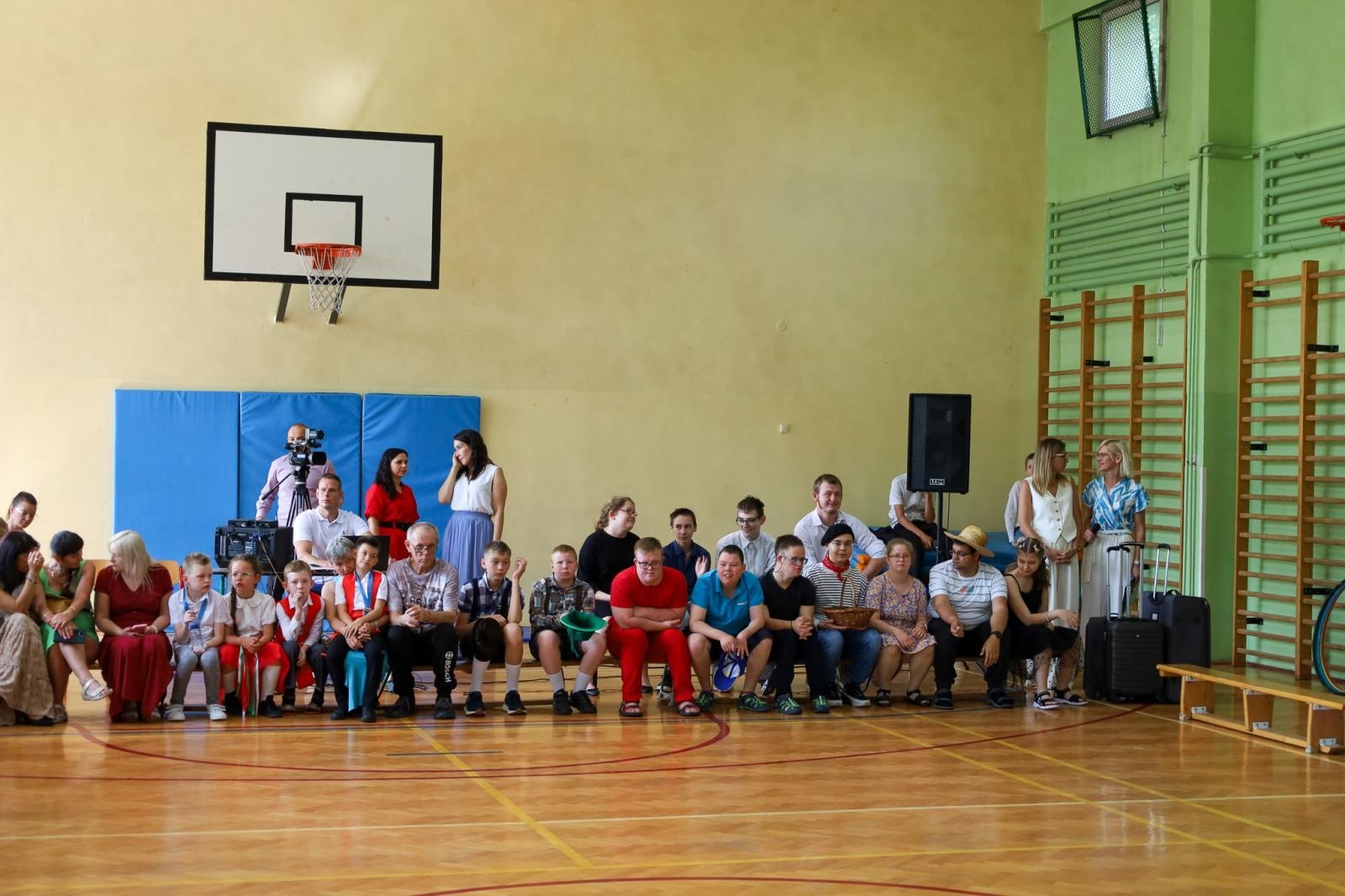 Zdjęcie w galerii na portalu naszraciborz.pl: Radość, wzruszenia i plany na lato – powiatowe zakończenie roku w Zespole Szkół Specjalnych w Raciborzu wiadomości z regionu