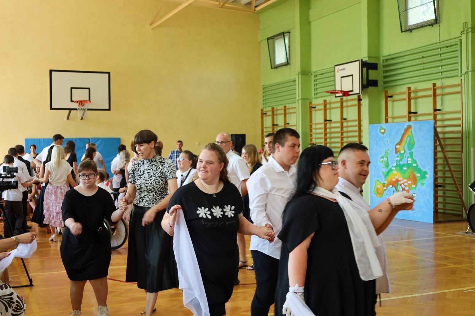 Zdjęcie w galerii na portalu naszraciborz.pl: Radość, wzruszenia i plany na lato – powiatowe zakończenie roku w Zespole Szkół Specjalnych w Raciborzu wiadomości z regionu