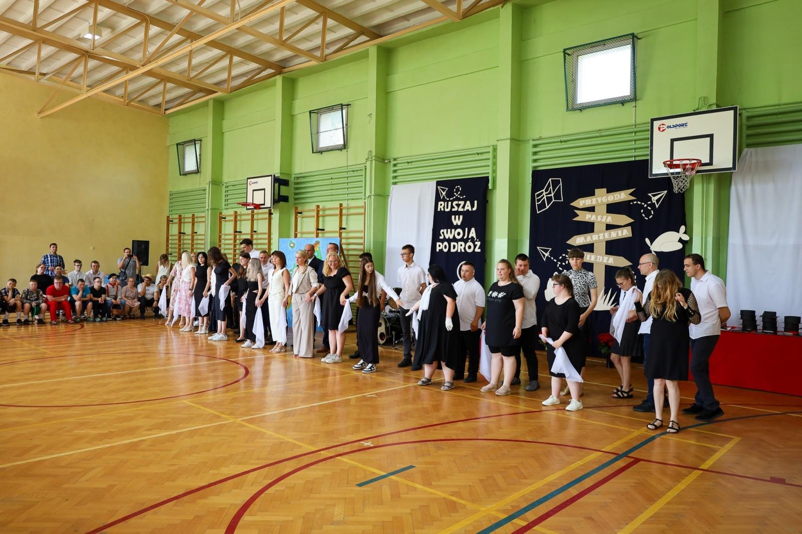 Zdjęcie w galerii na portalu naszraciborz.pl: Radość, wzruszenia i plany na lato – powiatowe zakończenie roku w Zespole Szkół Specjalnych w Raciborzu wiadomości z regionu