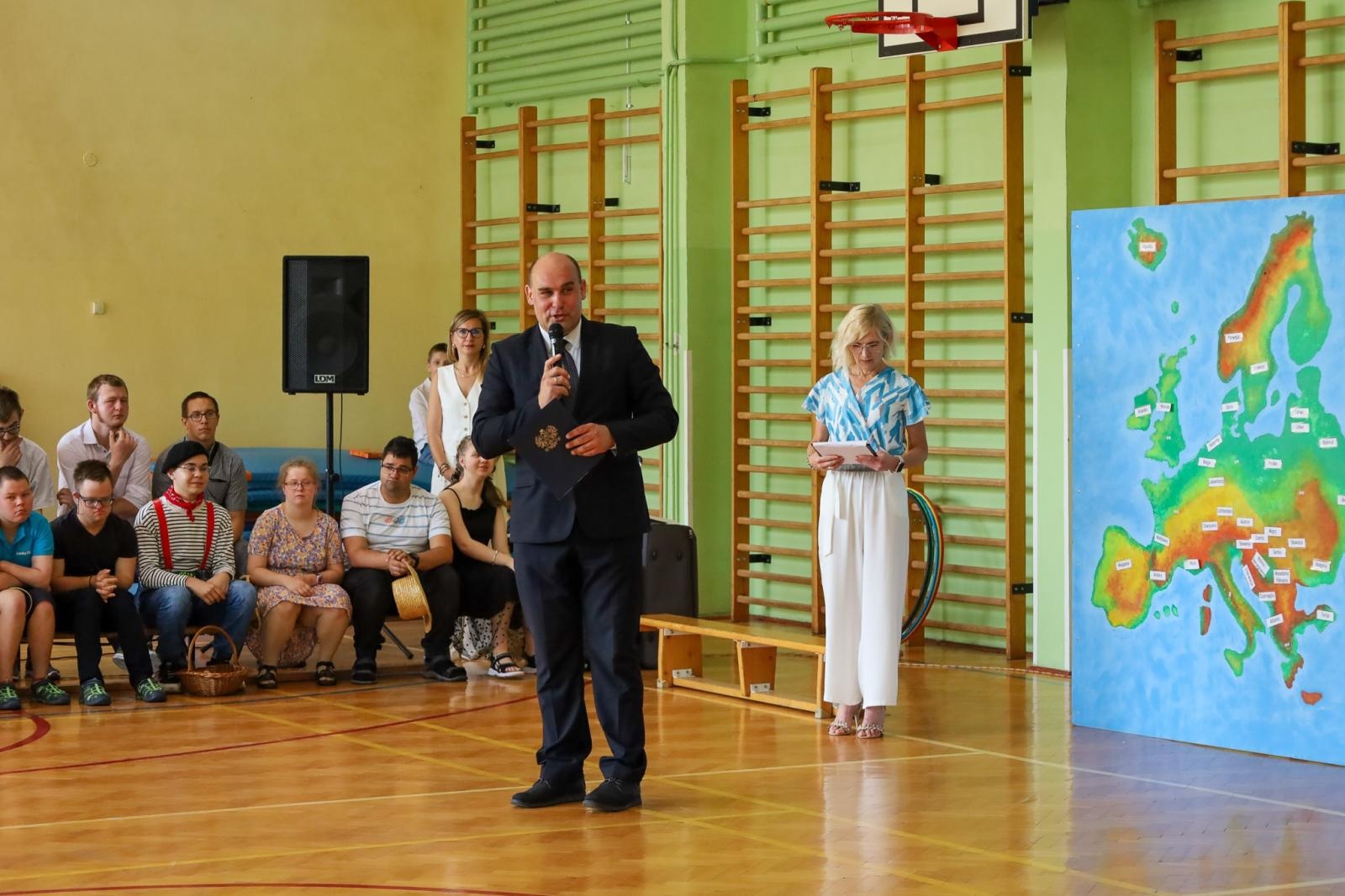 Zdjęcie w galerii na portalu naszraciborz.pl: Radość, wzruszenia i plany na lato – powiatowe zakończenie roku w Zespole Szkół Specjalnych w Raciborzu wiadomości z regionu