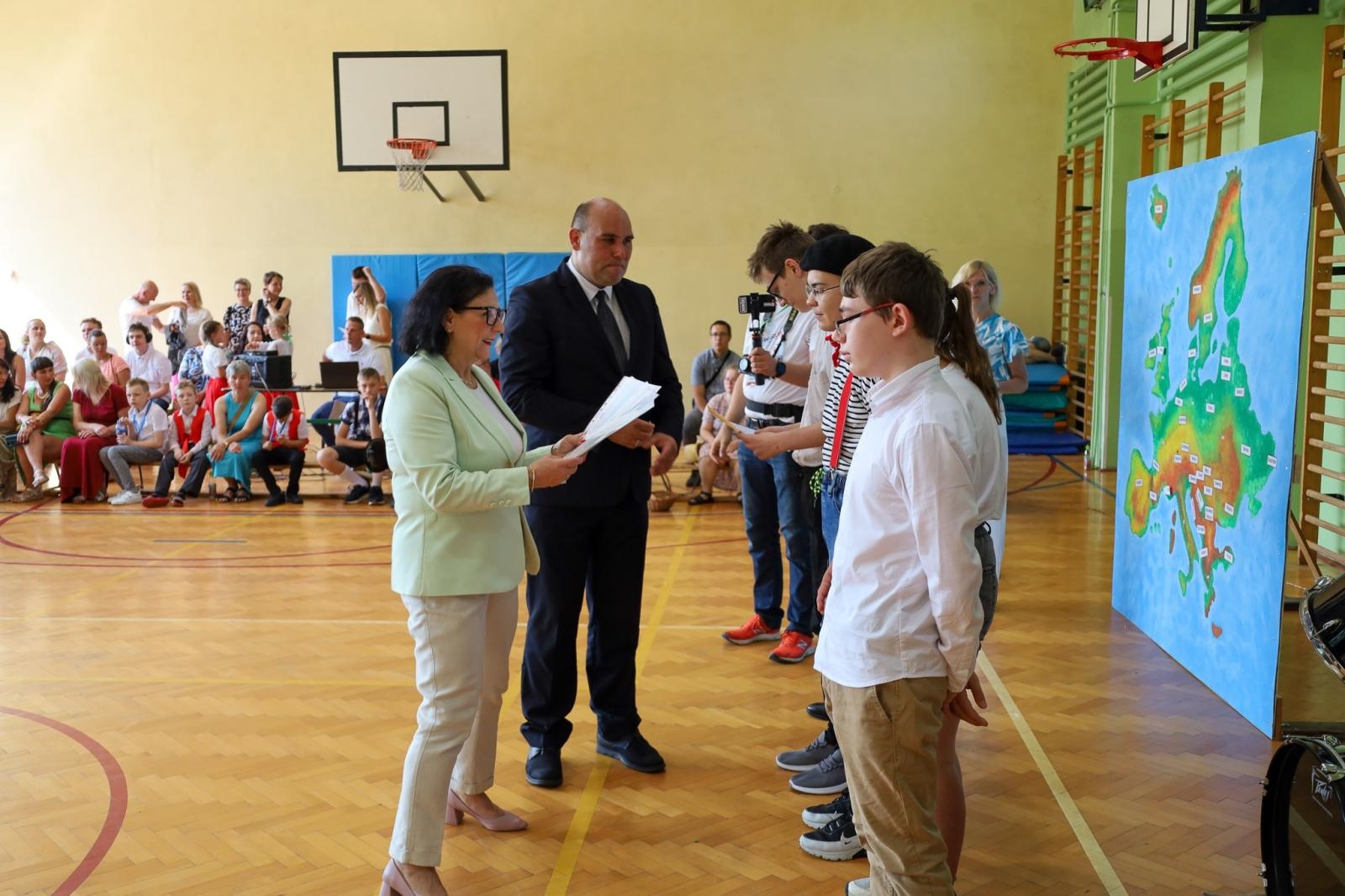 Zdjęcie w galerii na portalu naszraciborz.pl: Radość, wzruszenia i plany na lato – powiatowe zakończenie roku w Zespole Szkół Specjalnych w Raciborzu wiadomości z regionu