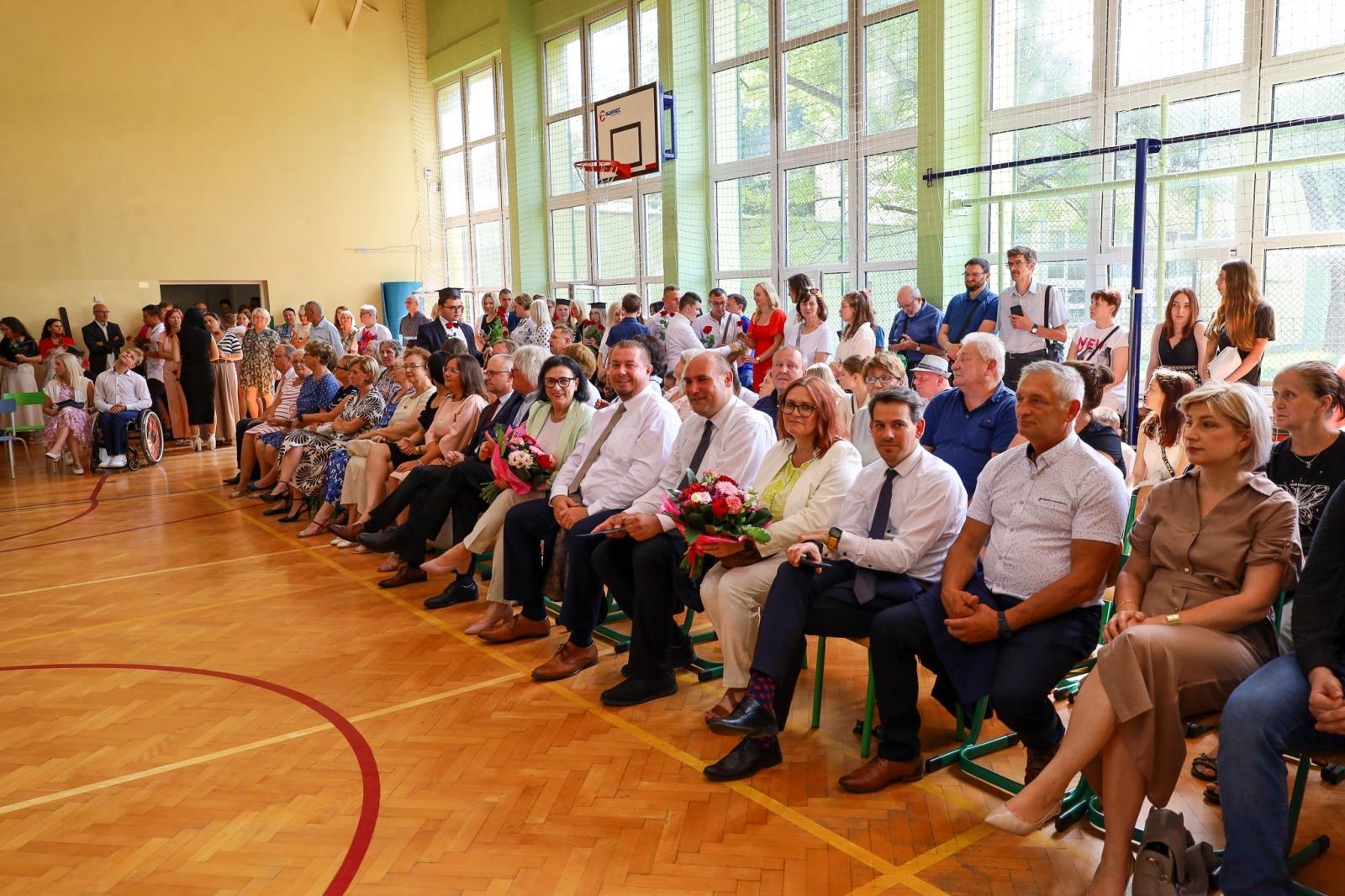 Zdjęcie w galerii na portalu naszraciborz.pl: Radość, wzruszenia i plany na lato – powiatowe zakończenie roku w Zespole Szkół Specjalnych w Raciborzu wiadomości z regionu